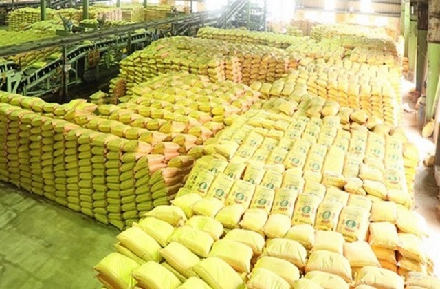 खाद की कालाबाजारी पर सख्ती: बिलासपुर में 4 दुकानें सील, 21 दिन बिक्री बंद