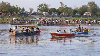 वृंदावन में दर्दनाक नाव हादसा, यमुना में पलटी बोट; कई की मौत, रेस्क्यू जारी