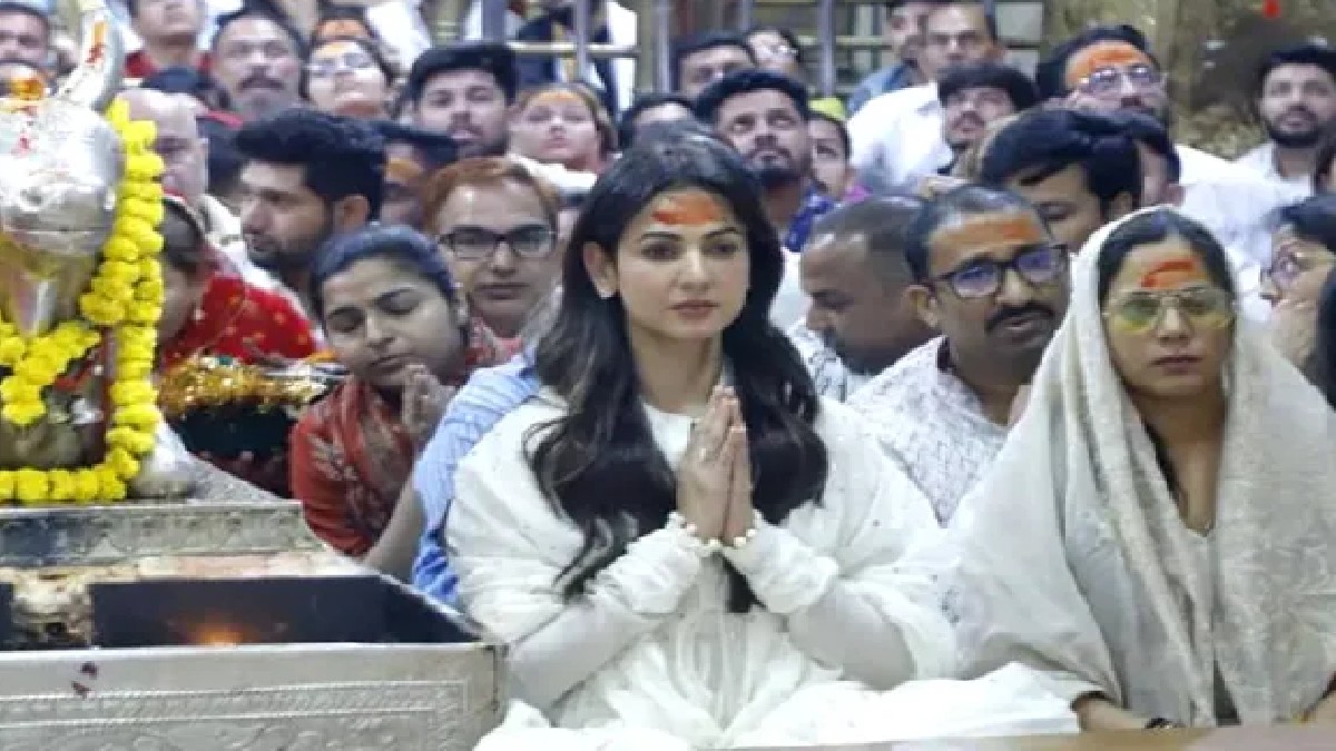भगवान महाकाल के दर्शन के लिए पहुंची एक्ट्रेस सोनल चौहान, भस्म आरती में हुई शामिल, कहा - दर्शन हमेशा अलौकिक होते हैं