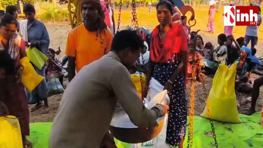 आज़ादी के दशकों बाद मिली राहत: चोखनपाल गांव में पहली बार राशन वितरण, ग्रामीणों ने उठाई विकास की आवाज...