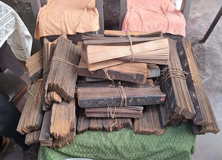 बस्तर में मिली 500 साल पुरानी तालपत्र पांडुलिपि, आयुर्वेद का खजाना सामने