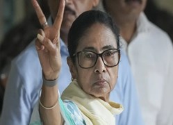 बंगाल में BJP आगे, ममता बनर्जी का आरोप—जहां हम जीत रहे, वहां धीमी हो रही काउंटिंग