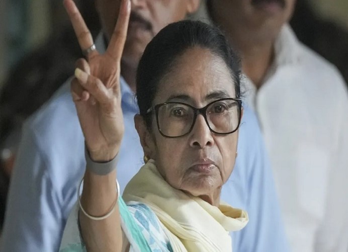 बंगाल में BJP आगे, ममता बनर्जी का आरोप—जहां हम जीत रहे, वहां धीमी हो रही काउंटिंग