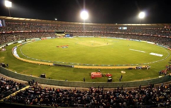 IPL मुकाबले से पहले रायपुर स्टेडियम अपग्रेड: गोल्ड-सिल्वर स्टैंड बने लग्जरी जोन, रात में होगा भव्य लाइट शो