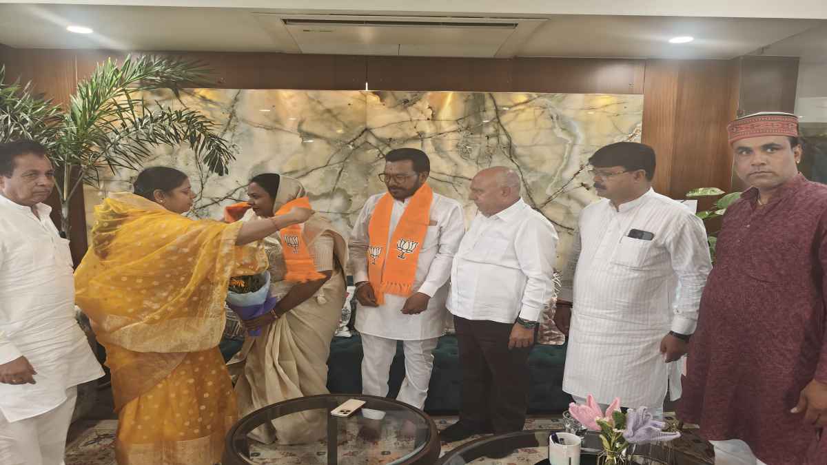 Betul News :  बड़ी खबर ! मुलताई नगरपालिका अध्यक्ष नीतू सिंह परमार BJP में हुई शामिल, हेमंत खंडेलवाल ने दिलाई सदस्यता 