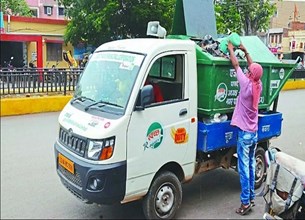 18 सूत्रीय मांगों को लेकर सफाई कर्मियों की अनिश्चितकालीन हड़ताल, डोर-टू-डोर कचरा कलेक्शन ठप