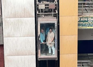 रायपुर में फिर लिफ्ट हादसा, बीजेपी प्रवक्ता समेत 7 लोग कॉम्प्लेक्स की लिफ्ट में फंसे
