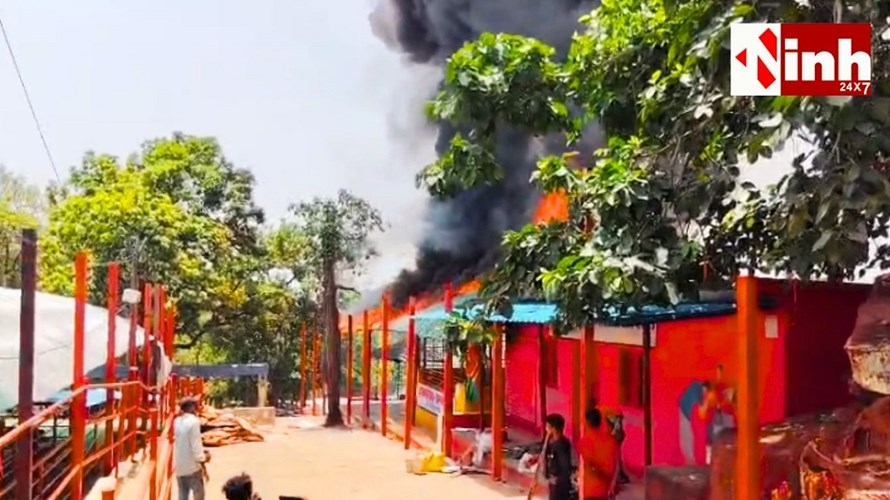 सूरजपुर के कुदरगढ़ धाम में आग से अफरा-तफरी, सुरक्षा इंतजामों पर उठे सवाल...
