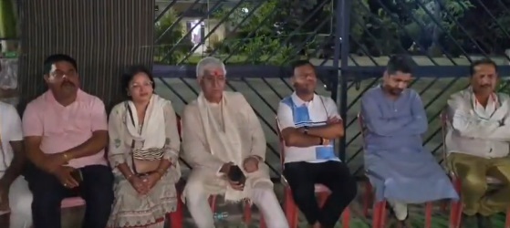 कांग्रेस का बड़ा प्रदर्शन: रातभर धरने पर बैठे दीपक बैज, टी.एस. सिंह देव ने दिया समर्थन