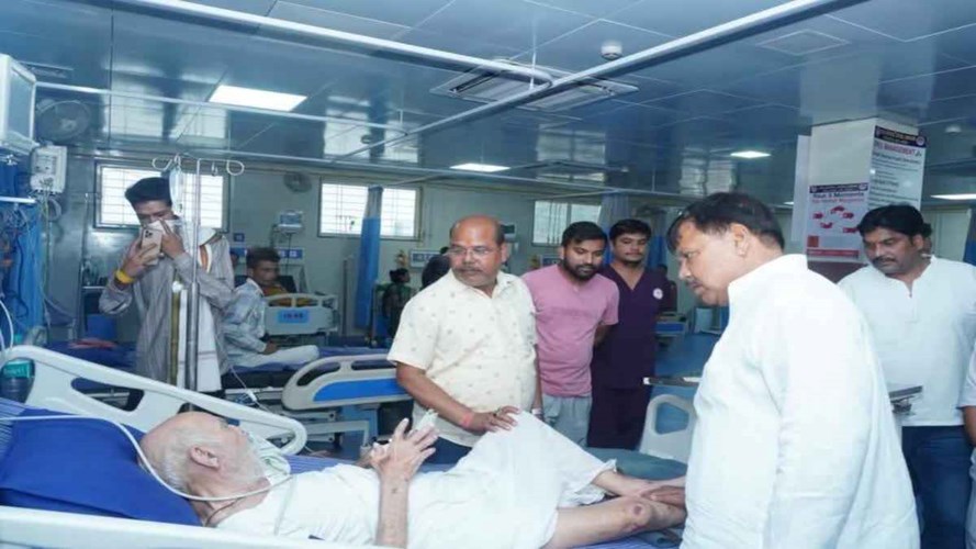 GWALIOR NEWS : मानवता की मिसाल ऊर्जा मंत्री, अस्पताल पहुंचे मरीज के दबाएं पैर, फिर जाहिर की ये इच्छा 