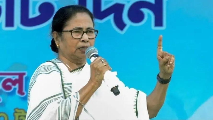 अभिषेक बनर्जी पर कथित हमले के विरोध में ममता बनर्जी का धरना, बंगाल की राजनीति में बढ़ी हलचल