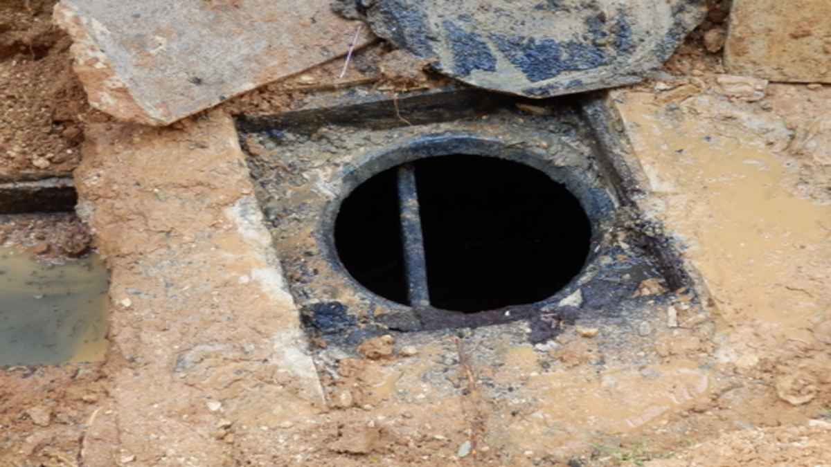 Betul news :  सैप्टिक टैंक की जहरीली गैस ने 2 सगे भाइयों को सुलाई मौत की नींद, तीसरा शख्स अस्पताल में भर्ती