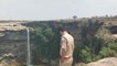 REWA NEWS : क्योटी वाटर फॉल में दुखद हादसा, 200 फीट गहरी खाई में गिरकर 2 युवकों की मौत, तलाश में जुटी पुलिस 