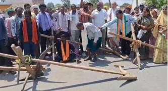 खरीफ सीजन के बीच खाद की कमी पर किसानों का फूटा गुस्सा, किया चक्काजाम 