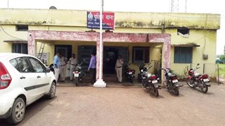 खनिज अधिकारियों को धमकाना पड़ा भारी, पालिका अध्यक्ष के पति पर FIR दर्ज
