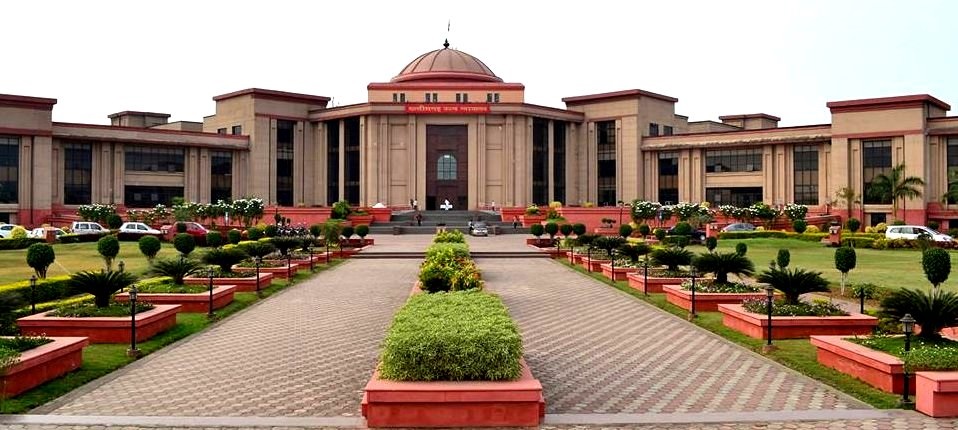 हाईकोर्ट का बड़ा फैसला: शिक्षाकर्मी की मौत पर आश्रित को देनी होगी अनुकंपा नियुक्ति, जिला पंचायत का आदेश रद्द