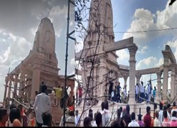 परभणी के हनुमान मंदिर की छत गिरी, 40 श्रद्धालुओं के दबे होने की आशंका, 5 शव बरामद