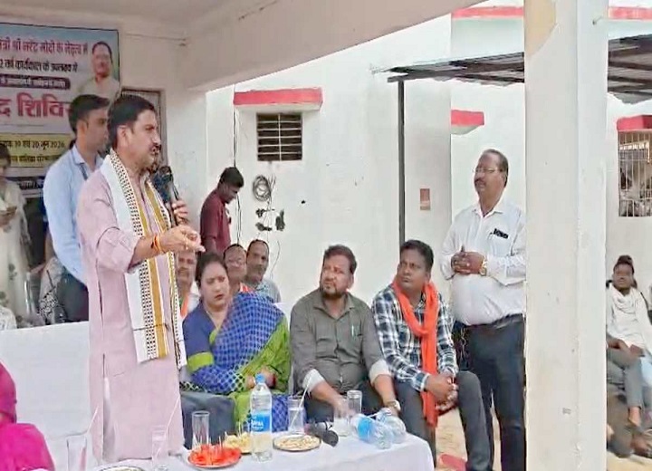 मंच से फूटा केंद्रीय राज्य मंत्री का गुस्सा, CMO को लगाई जमकर फटकार