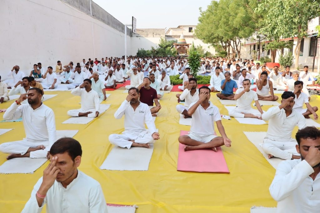 छत्तीसगढ़ की 33 जेलों में मनाया गया अंतरराष्ट्रीय योग दिवस, बंदियों और कर्मचारियों ने किया योगाभ्यास