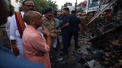 लखनऊ अग्निकांड में मृतकों की संख्या हुई 15, CM योगी ने 5 लाख मुआवजे का किया ऐलान