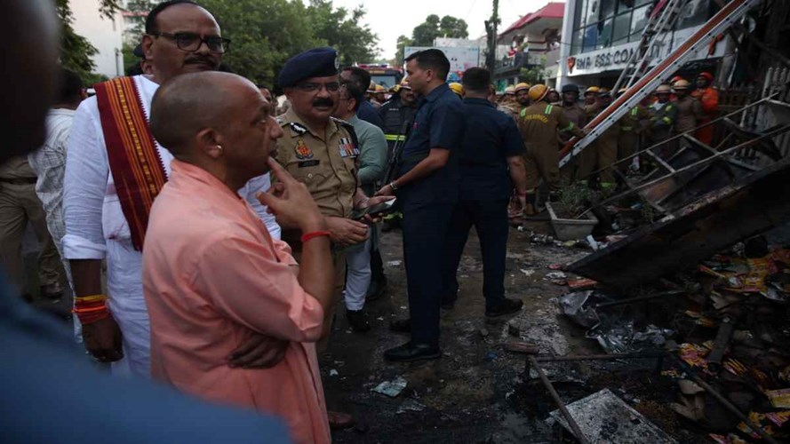 लखनऊ अग्निकांड में मृतकों की संख्या हुई 15, CM योगी ने 5 लाख मुआवजे का किया ऐलान