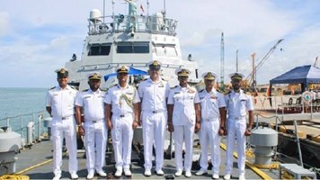Indian Navy SSC Vacancy:  भारतीय नौसेना में नौकरी का मौका, 1.2 लाख तक मिलेगी सैलरी, बस होनी चाहिए ये योग्यता  