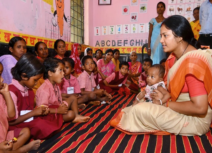 सुकमा दौरे पर मंत्री लक्ष्मी राजवाड़े, आंगनबाड़ी से नक्सल पुनर्वास केंद्र तक व्यवस्थाओं का लिया जायजा