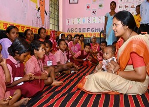 सुकमा दौरे पर मंत्री लक्ष्मी राजवाड़े, आंगनबाड़ी से नक्सल पुनर्वास केंद्र तक व्यवस्थाओं का लिया जायजा