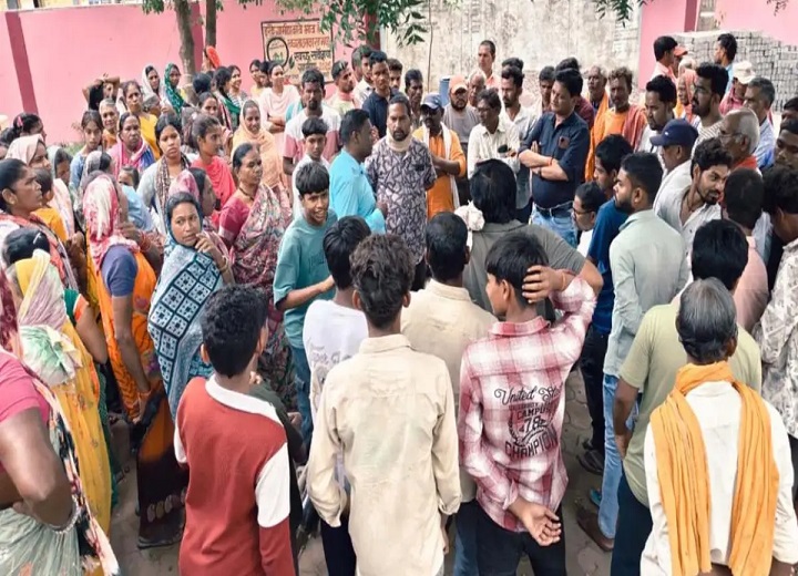 अतिक्रमण हटाने पहुंची टीम का घेराव, ग्रामीणों ने किया जोरदार विरोध