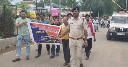 Khajuraho news: खजुराहो पुलिस ने चलाया 'सेफ क्लिक 2.0' अभियान, छात्र-छात्राओं को दिलाई साइबर सुरक्षा की शपथ