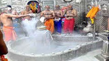 Bhasm Aarti:  भगवान महाकाल को क्यों अत्यंत प्रिय है भस्म, जानें इससे जुड़ी खास बातें और महत्व 