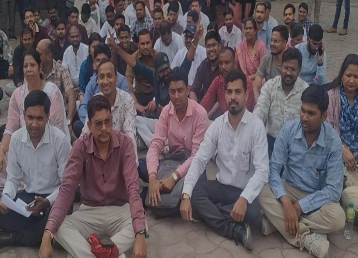 अतिथि व्याख्याताओं ने मंत्री आवास का किया घेराव, बोले- '₹57,700 एकमुश्त मासिक वेतन चाहिए'