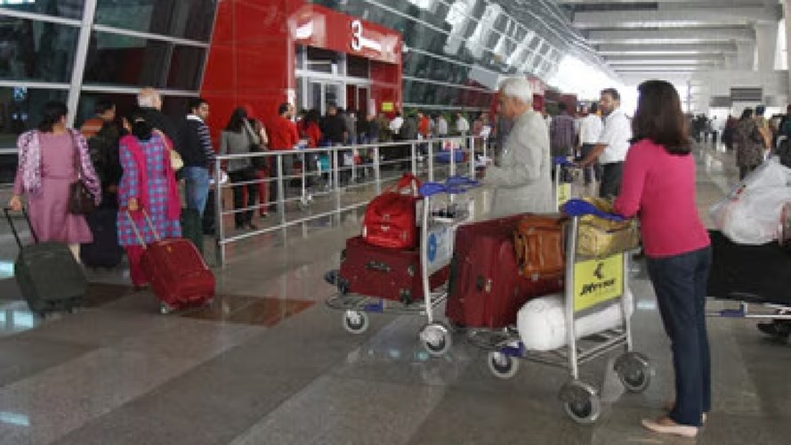 Khajuraho news  : AAI कस्टमर सैटिस्फैक्शन सर्वे में खजुराहो एयरपोर्ट देश में नंबर-1, भोपाल तीसरे स्थान पर