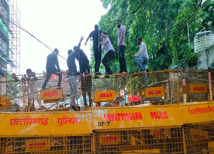 कांग्रेस का नगर निगम घेराव, 12 सूत्रीय मांगों को लेकर किया जोरदार प्रदर्शन
