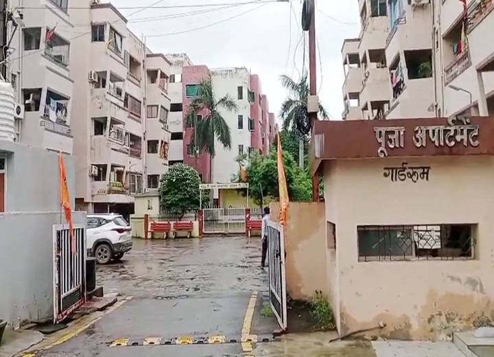 बंद फ्लैट से 14 तोला सोना चोरी, 9 लाख के जेवर लेकर फरार हुए चोर