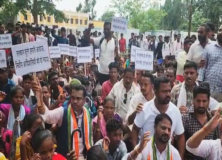 सुकमा में आदिवासियों की रिहाई को लेकर कांग्रेस का प्रदर्शन, हरीश कवासी बोले- जेल में बंद निर्दोषों को मिले न्याय