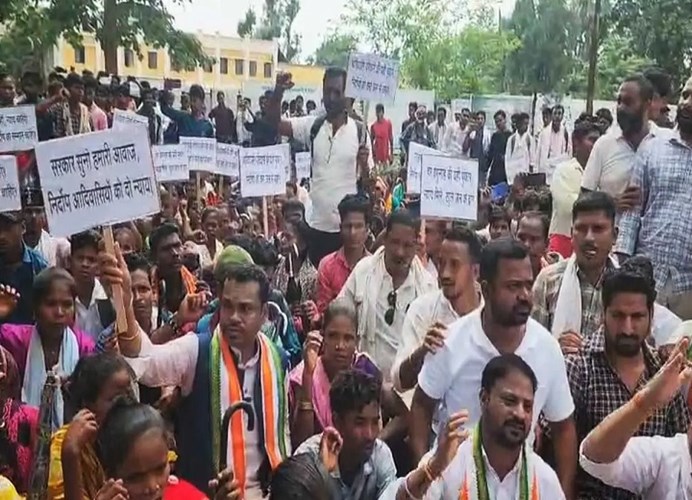 सुकमा में आदिवासियों की रिहाई को लेकर कांग्रेस का प्रदर्शन, हरीश कवासी बोले- जेल में बंद निर्दोषों को मिले न्याय