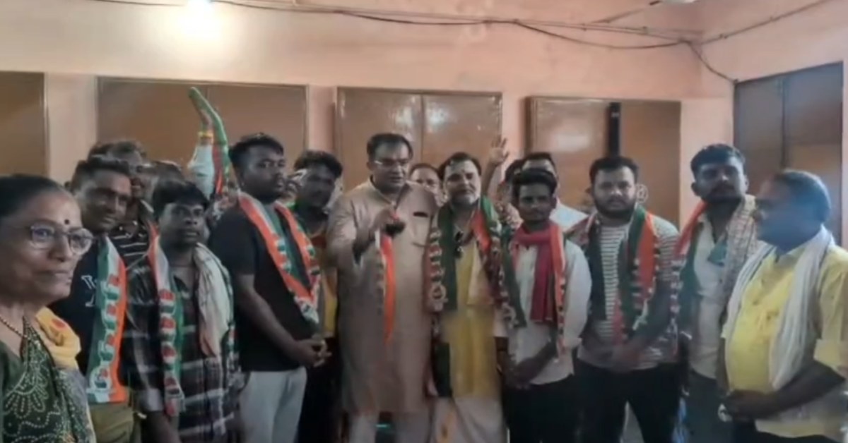 KHANDWA NEWS :  बड़ी खबर ! ओंकारेश्वर में 12 से ज्यादा BJP कार्यकर्ताओं ने थामा कांग्रेस का दामन, जिला अध्यक्ष ने दिलाई सदस्यता 