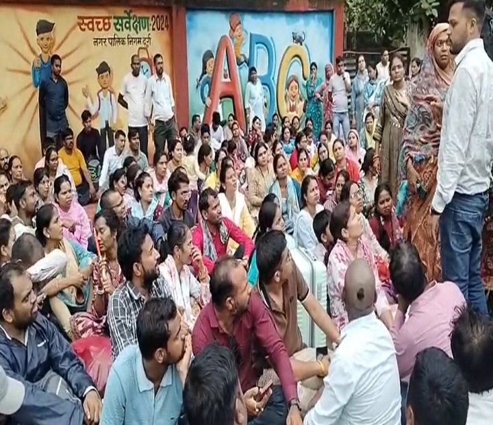 23 दिन बाद अतिथि शिक्षकों ने खत्म की हड़ताल, सरकार के आश्वासन पर आंदोलन स्थगित