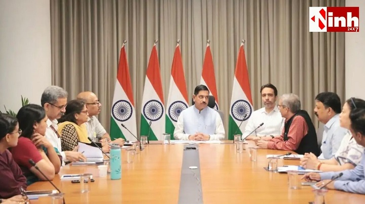  प्रह्लाद जोशी ने संभाली देश की शिक्षा की कमान, केंद्रीय शिक्षा मंत्री के रूप में किया पदभार ग्रहण