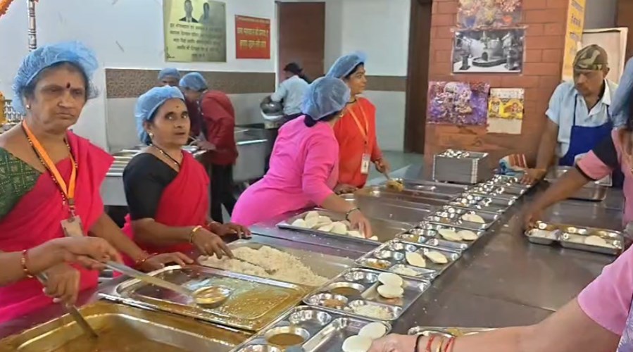 UJJAIN NEWS : बड़ी खबर ! अब महाकाल मंदिर में भक्तों को मिलेगा साउथ इंडियन प्रसाद, मंदिर समिति ने शुरू की नई व्यवस्था 