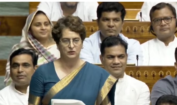 'क्या छात्र आतंकी थे?' 'किसके आदेश पर चली पैलेट गन, गृह मंत्री जवाब दें', बरसीं प्रियंका गांधी