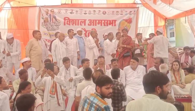 DATIA NEWS : जनता को साधने कांग्रेस ने निकाली जनआशीर्वाद यात्रा, राजेंद्र भारती भी रहे मौजूद, प्रत्याशी के हित में मांगे VOTE 