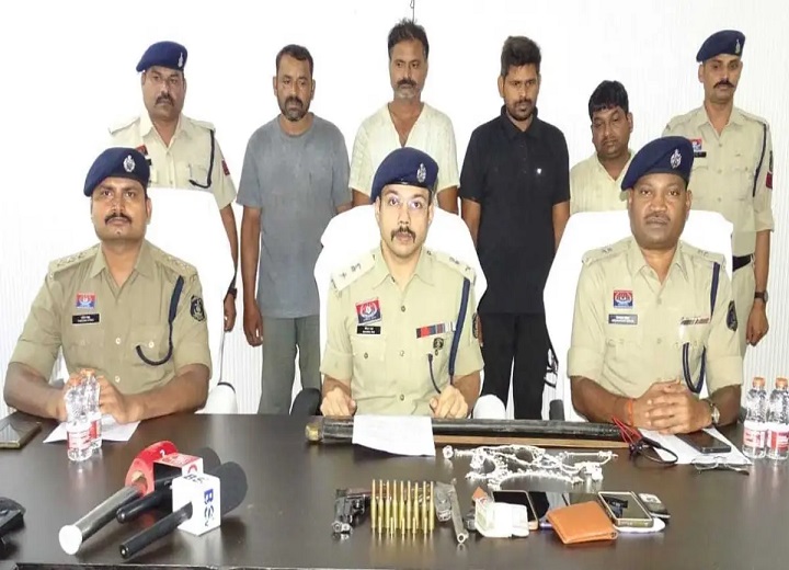 AI और 1000 CCTV फुटेज से खुली 12 लाख की ज्वेलरी लूट की गुत्थी, UP-MP के चार शातिर लुटेरे गिरफ्तार