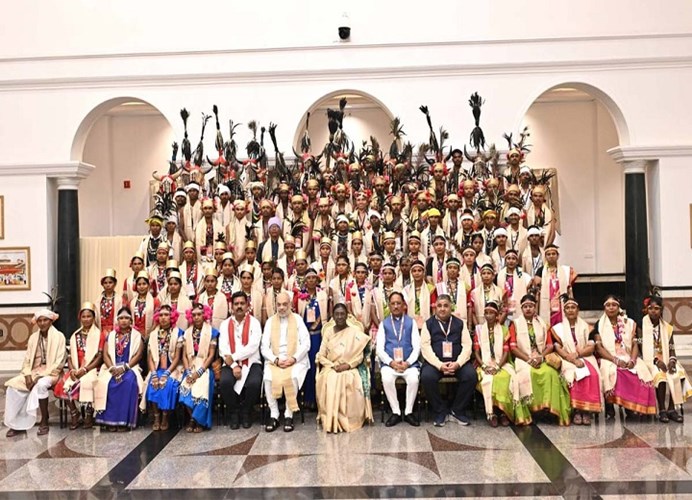 राष्ट्रपति भवन में बस्तरिया प्रतिनिधिमंडल का सम्मान: राष्ट्रपति मुर्मु ने खुद परोसा भोजन, CM साय ने दिया खास न्योता