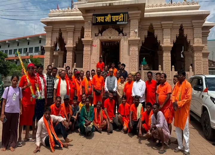 बोल बम की गूंज: कुरूद से 275 शिवभक्त बाबा बैद्यनाथ धाम के लिए रवाना, 105 KM पैदल करेंगे यात्रा