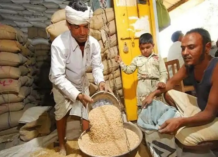 खाद्य आयोग की रिपोर्ट में बड़ा खुलासा: 85% राशन दुकानों में वैज्ञानिक भंडारण का अभाव