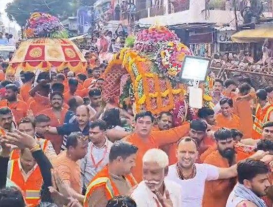 UJJAIN NEWS : धूम धाम के साथ निकली बाबा महाकाल की पहली शाही सवारी, भक्तों ने लगाए 'हर-हर महादेव' के जयकारे