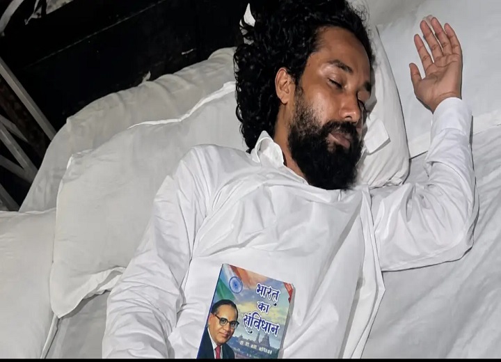भर्ती परीक्षाओं में पारदर्शिता की मांग को लेकर रांची में छात्रों का आंदोलन तेज, देवेंद्र महतो आमरण अनशन पर