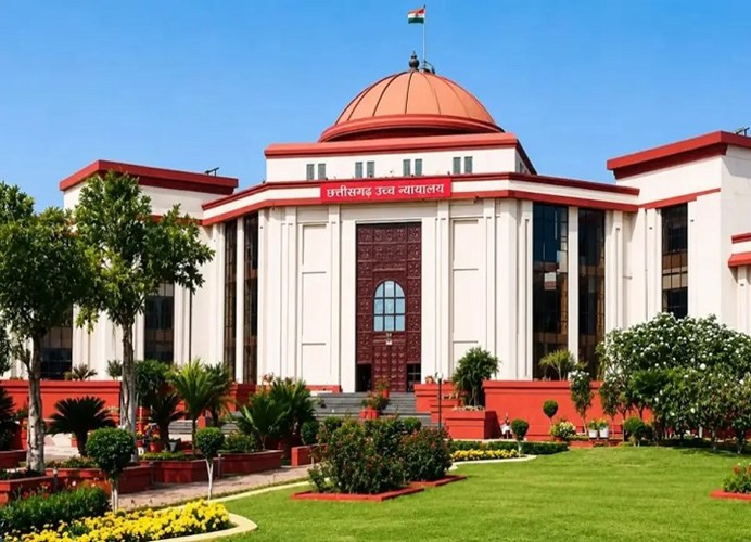 छत्तीसगढ़ हाईकोर्ट का बड़ा फैसला: बिना ट्रांजिट रिमांड दूसरे राज्य से लाना गैरकानूनी, साइबर केस में युवक को मिली राहत